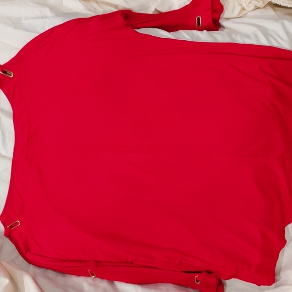 Trendy Cable & Gauge Red Long Sleeve w/ Gold Metal Accents Along Sleeve Shirt L - Picture 5 of 8